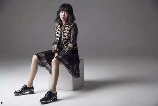 设计师李薇背景,跨界设计大师的创意之旅